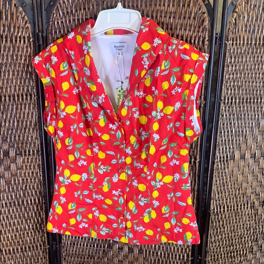 NWT Magnolia Place Lemon Print Button Up Blouse